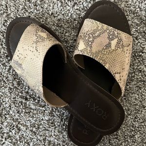 ROXY snack print sandals